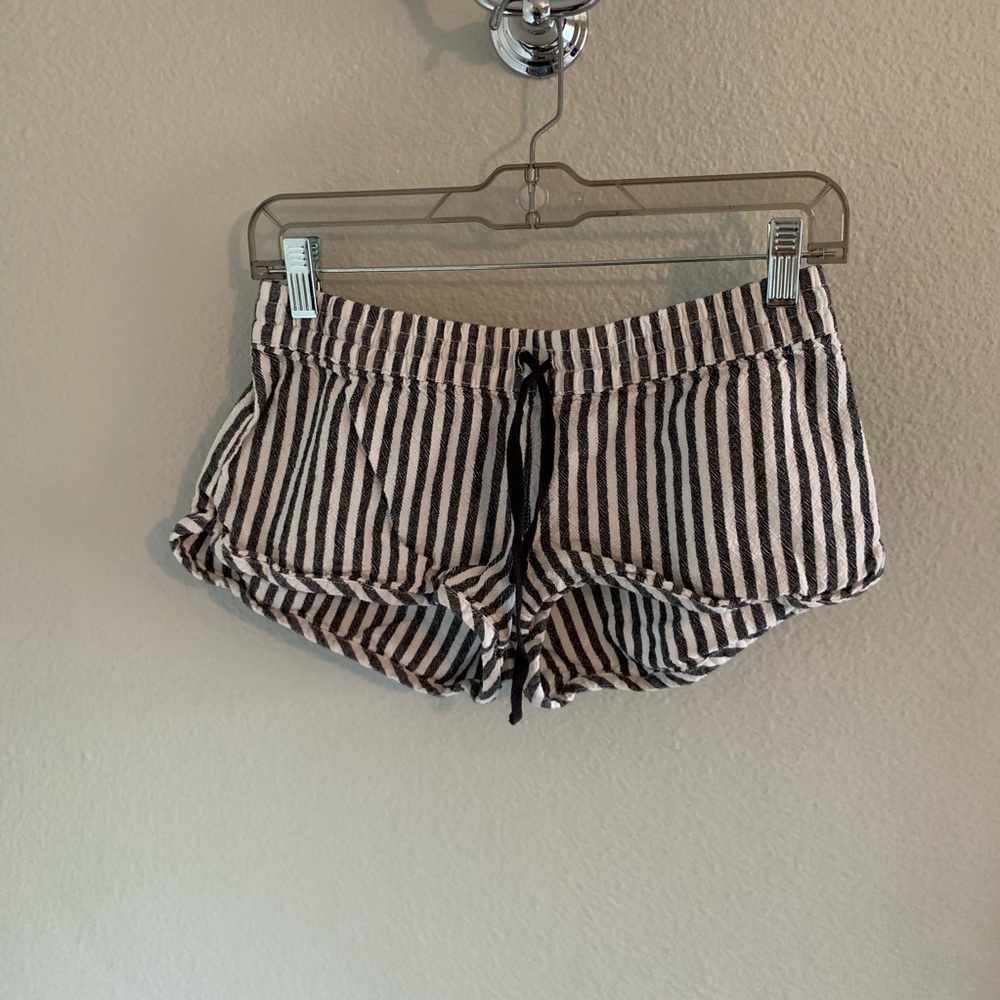 Hurly flowy shorts